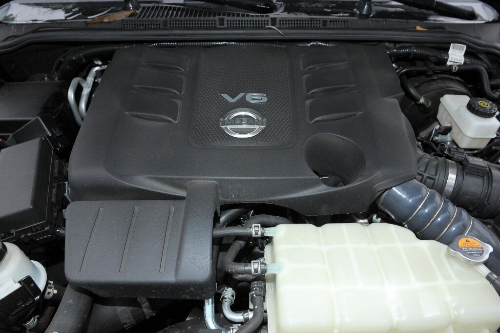 Nissan Pathfinder III silnik