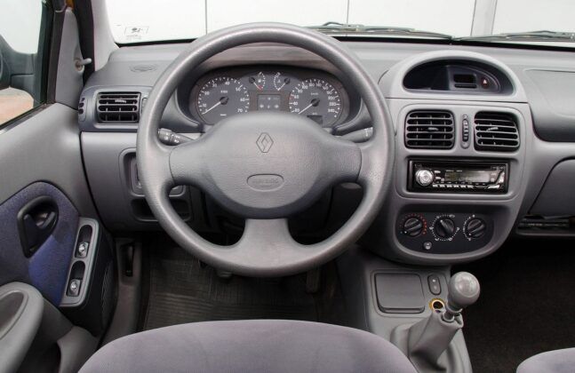 Renault Clio II deska rozdzielcza