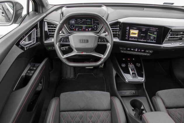 Audi Q4 e-tron 40 - deska rozdzielcza