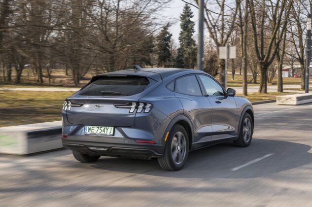 Ford Mustang Mach-E (2022) - test - tył