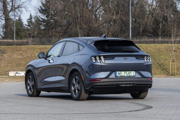 Ford Mustang Mach-E (2022) - test - tył