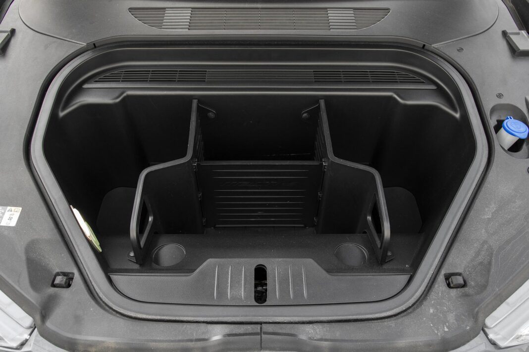 Ford Mustang Mach-E (2022) - test - przedni bagażnik (frunk)