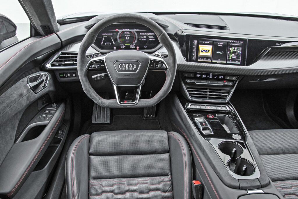 Audi RS e-tron GT - deska rozdzielcza