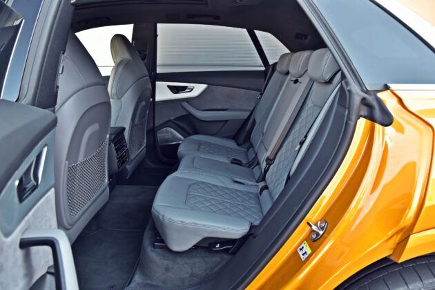 Audi Q8 - tylna kanapa