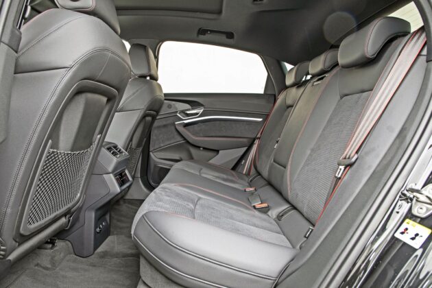 Audi Q8 e-tron - tylna kanapa