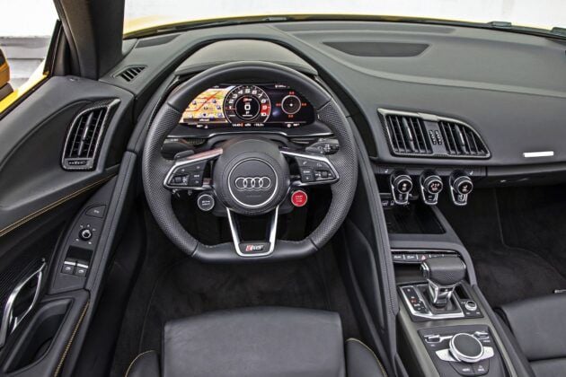 Audi R8 Spyder - deska rozdzielcza