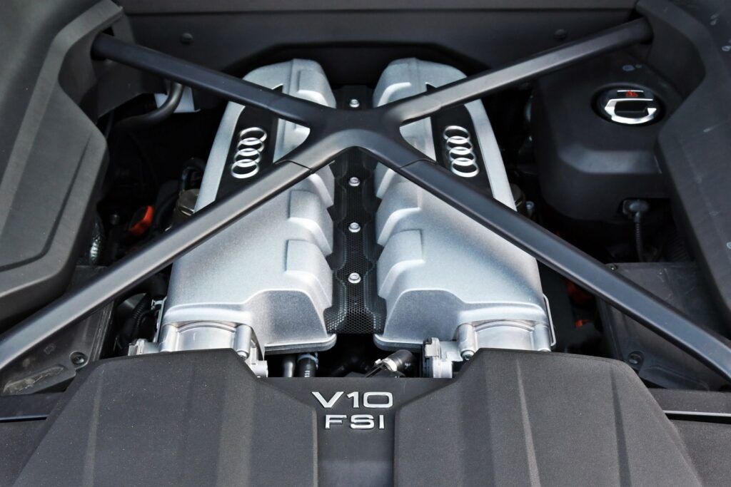 Audi R8 Coupe - silnik