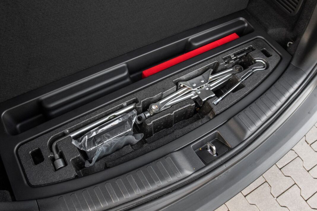 Honda CR-V - pod bagażnikiem