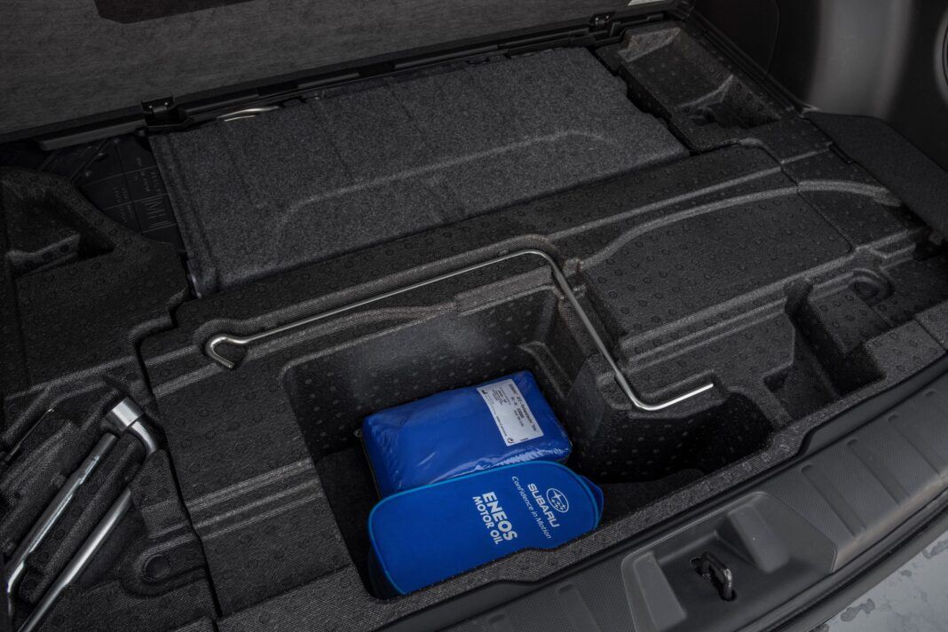 Subaru Forester - pod bagażnikiem