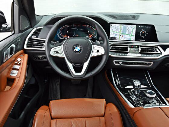 BMW X7 - deska rozdzielcza