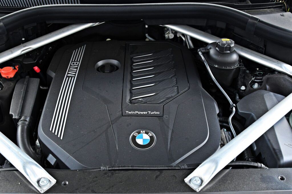 BMW X7 - silnik