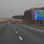 Ograniczenia prędkości i inne limity na autostradach i drogach ekspresowych
