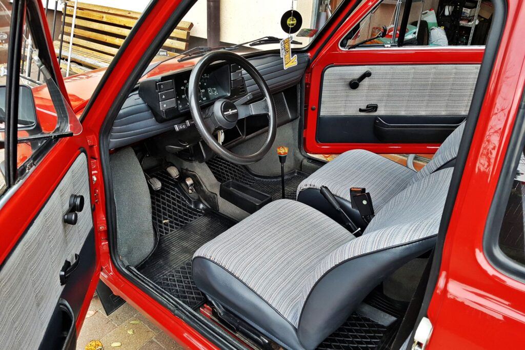 Fiat 126p - wnętrze
