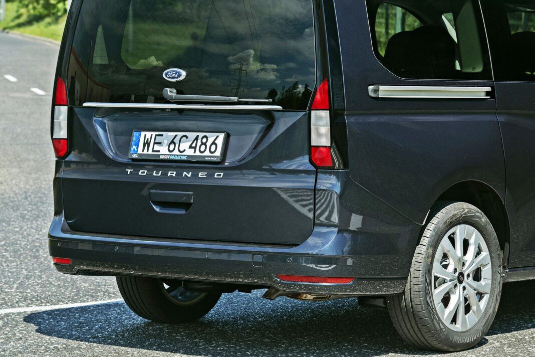 Ford Grand Tourneo Connect - tył
