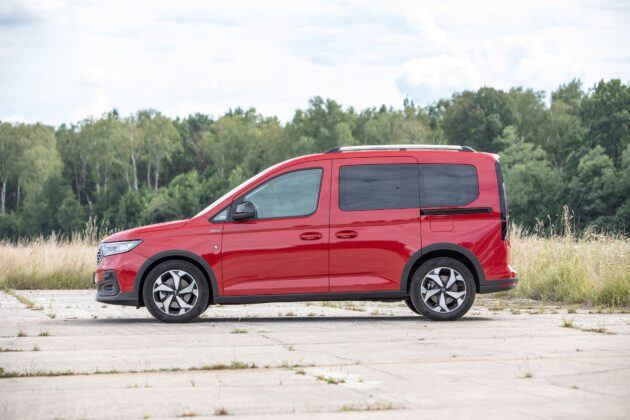 Ford Tourneo Connect Active - bok