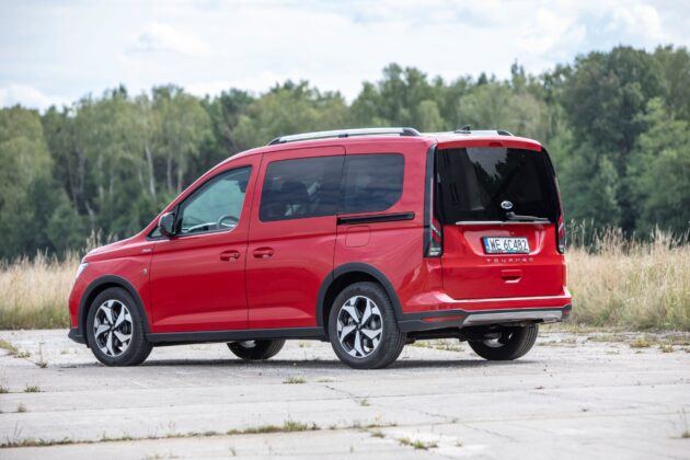Ford Tourneo Connect Active - lewy tył