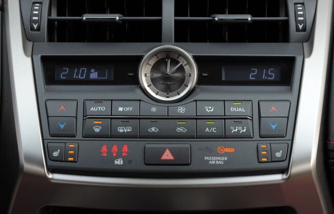 Lexus NX I - konsola centralna