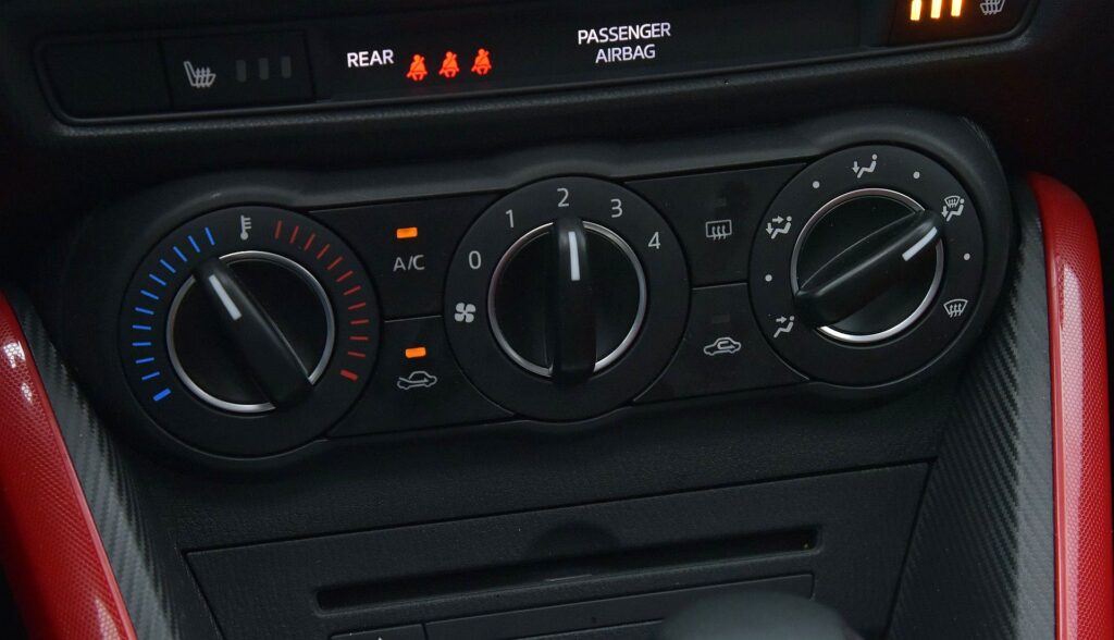 Mazda 2 III - klimatyzacja