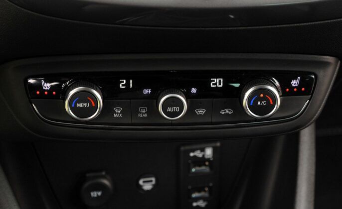 Opel Crossland X - panel klimatyzacji