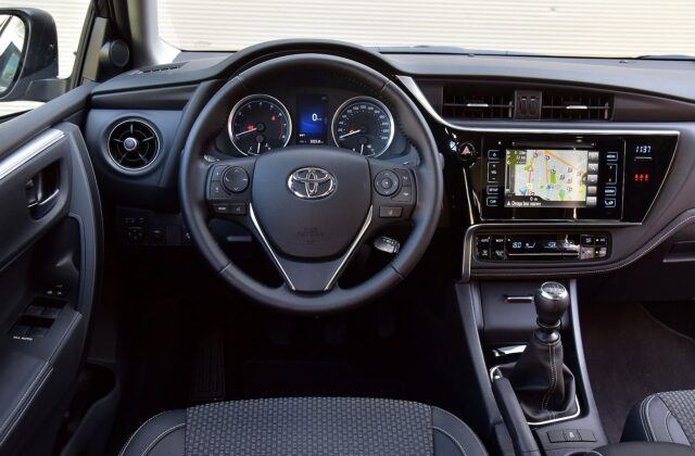 Toyota Corolla XI - deska rozdzielcza