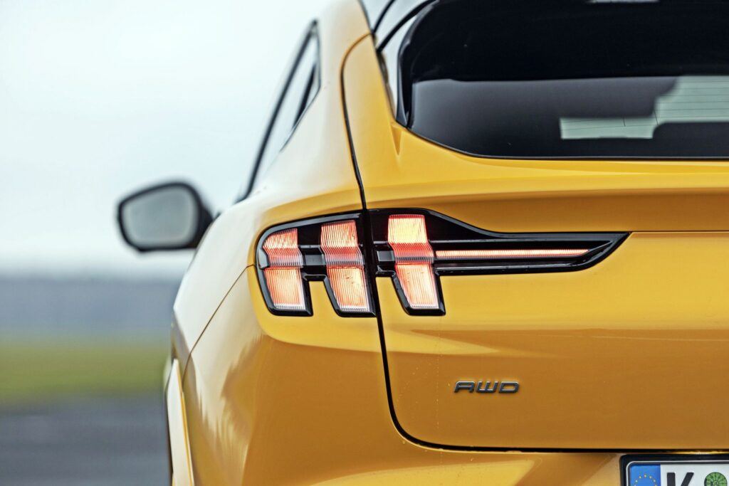 Ford Mustang Mach-E - tylne światła