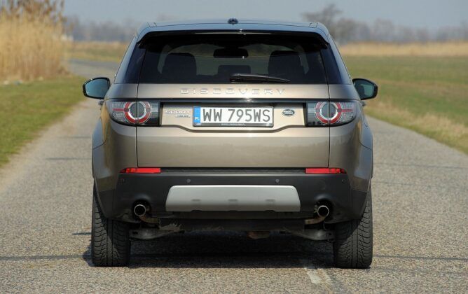 Land Rover Discovery Sport I - tył