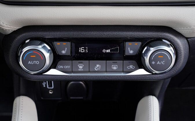Nissan Micra K14 - panel klimatyzacji