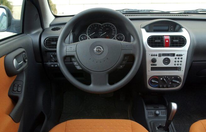 Opel Corsa C - deska rozdzielcza