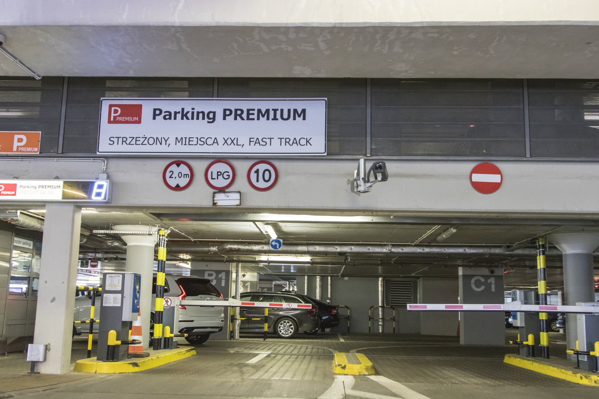 Parking premium na lotnisku w Warszawie