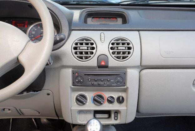 Renault Kangoo I - konsola środkowa