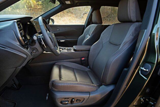Lexus RX (2023) - fotele przednie