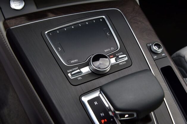 Audi Q5 II - panel dotykowy