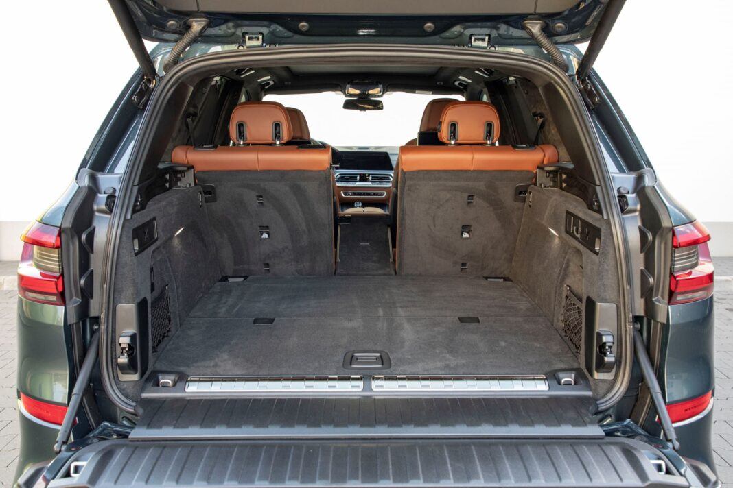 BMW X5 xDrive45e - bagażnik