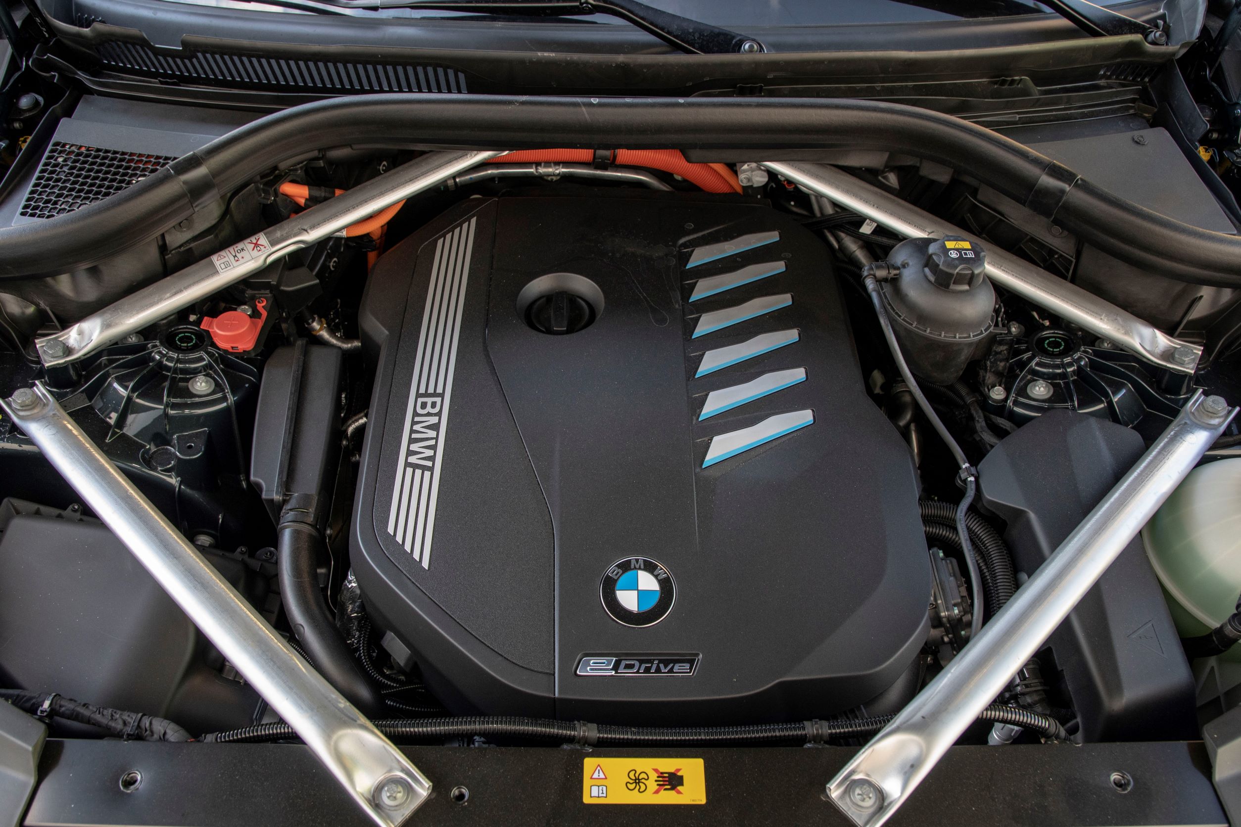 BMW X5 xDrive45e - silnik