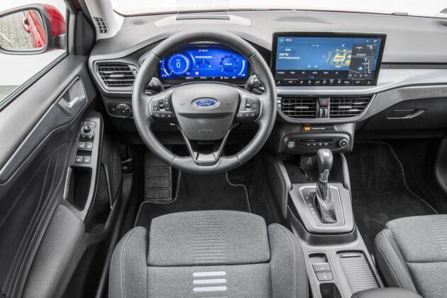 Ford Focus Active X Kombi 1.0 EcoBoost Hybrid 155 - test (2022) - deska rozdzielcza, kokpit