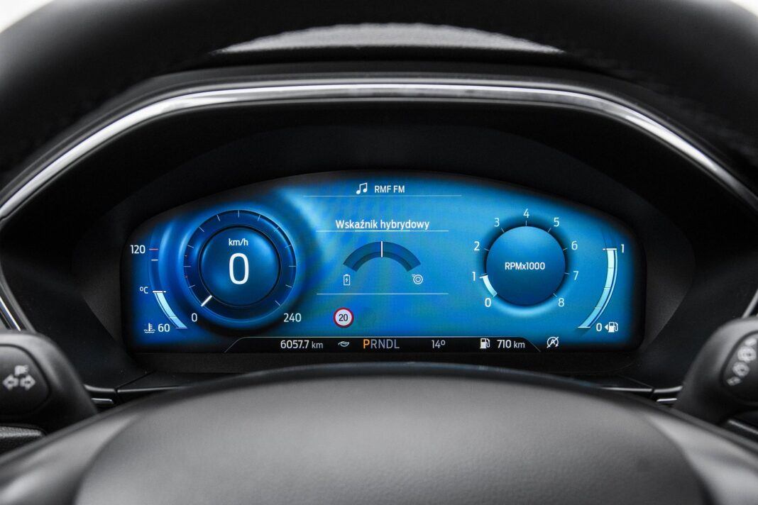 Ford Focus Active X Kombi 1.0 EcoBoost Hybrid 155 - test (2022) - cyfrowe wskaźniki (zegary)
