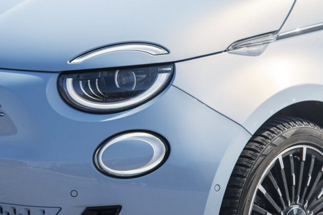 Fiat 500 reflektor LED test 2022