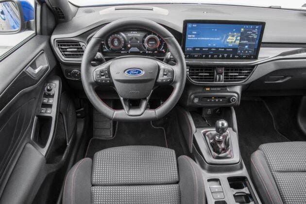 Ford Focus 1.0 EcoBoost Hybrid 2022 test - deska rozdzielcza, kokpit