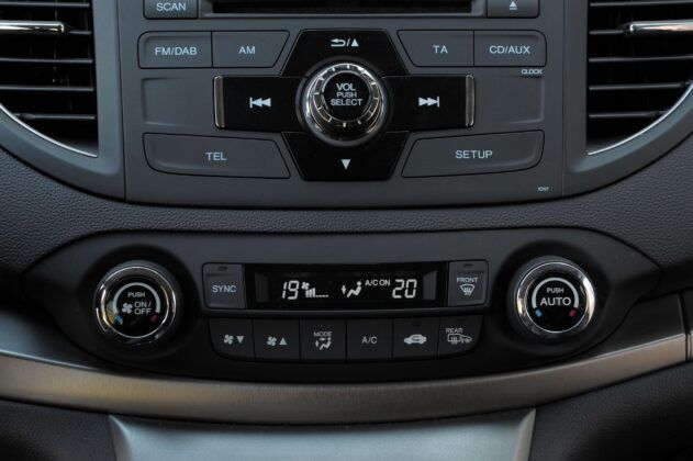Honda CR-V IV - panel klimatyzacji i sterowania multimediami