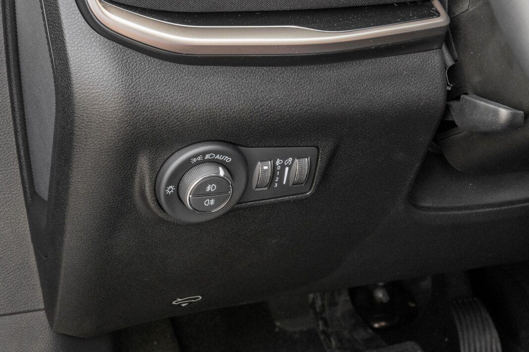 Jeep Compass - regulacja podświetlenia