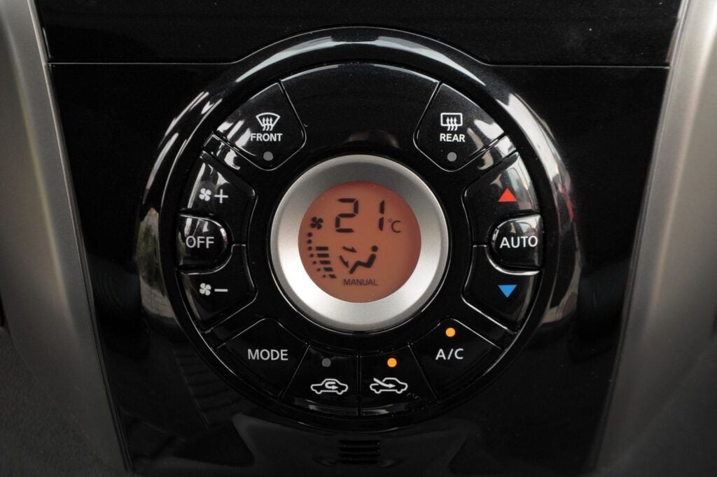 Nissan Note II - panel klimatyzacji