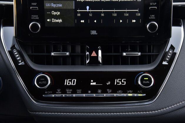 Toyot Corolla XII panel klimatyzacji