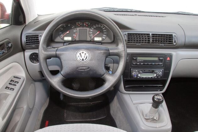 Volkswagen Passat B5 kokpit przed liftingiem