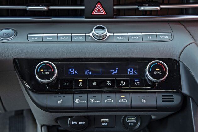 Hyundai Elantra - panel klimatyzacji