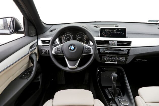 BMW X1 F48 - deska rozdzielcza