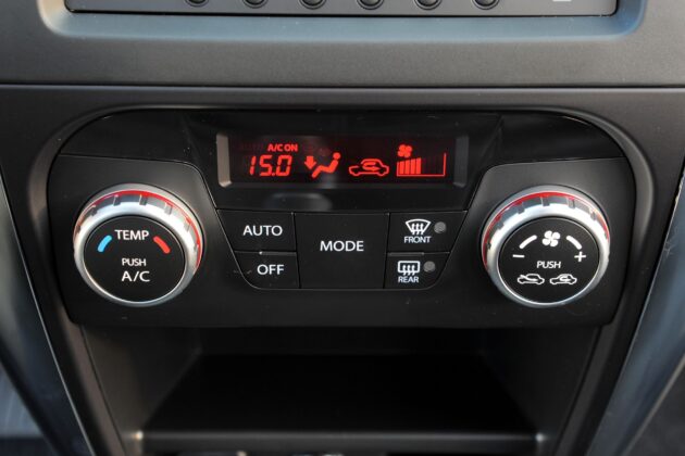 Fiat Sedici - panel klimatyzacji