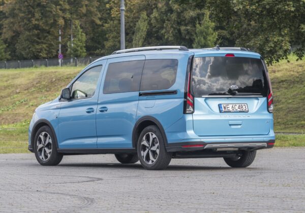 Ford Grand Tourneo Connect - tyl