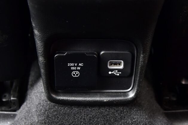 Jeep Compass II - porty USB