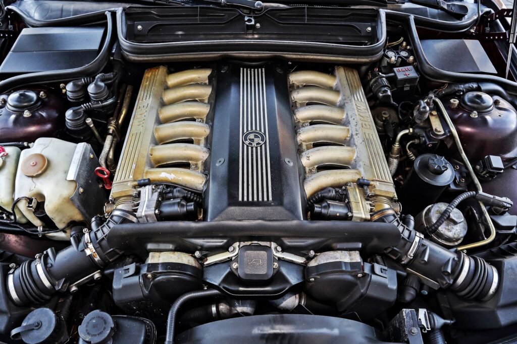 BMW serii 8 E31 - silnik