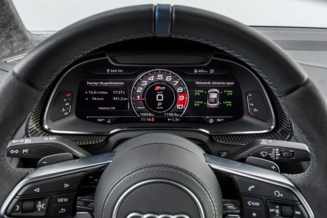 Audi R8 V10 RWD - zegary